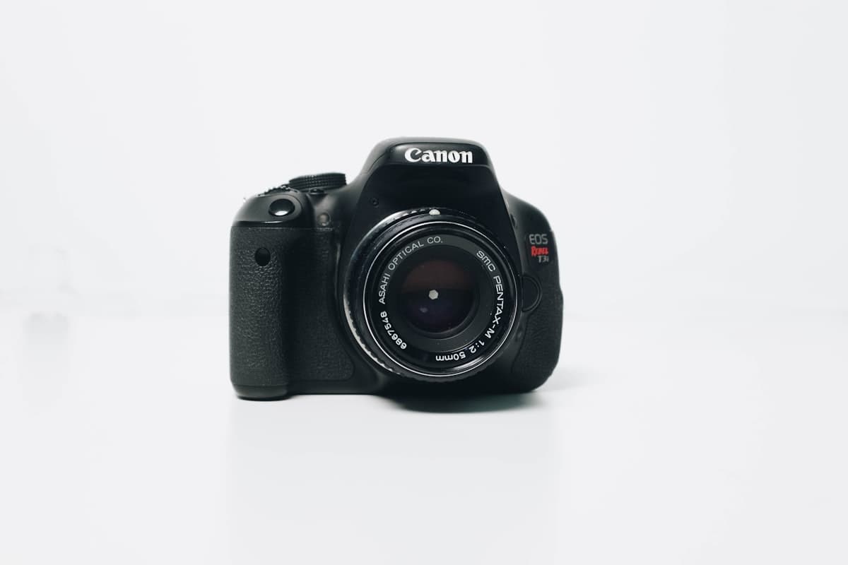 Canon EOS R50 Mirrorless Camera with 18-45mm Lens thumbnail 2